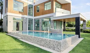 Вилла, 5 спальни на продажу в Чалонг, Пхукет Brand New Pool Villa for Sale in Chalong