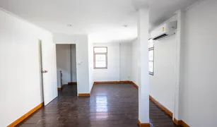 2 Bedrooms House for sale in Khlong Tan Nuea, Bangkok 