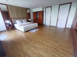 1 Bedroom Condo for sale at The Roof Garden Onnut, Phra Khanong