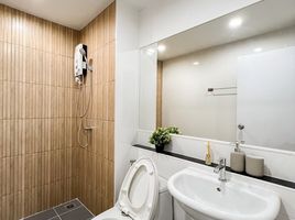 1 Schlafzimmer Wohnung zu verkaufen im HI Sutthisan Condo, Sam Sen Nok, Huai Khwang, Bangkok