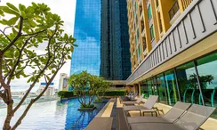 Photo 3 of the Communal Pool at Equinox Phahol-Vibha