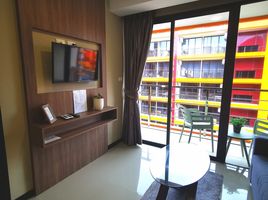 1 Schlafzimmer Appartement zu verkaufen im Nai Harn Beach Condo, Rawai