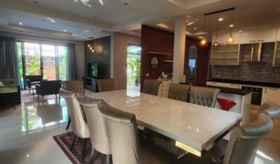 4 Bedrooms House for sale in Phra Khanong Nuea, Bangkok 