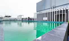 Фото 2 of the สระว่ายน้ำ at Neo Sea View 