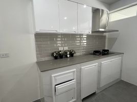 4 Bedroom Townhouse for rent in Eastern Bus Terminal Ekkamai Bangkok, Phra Khanong, Phra Khanong Nuea