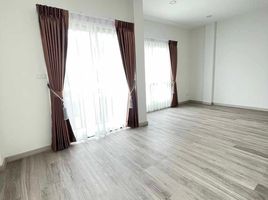 3 Bedroom Townhouse for rent at Thanda Plus Wongwaen-Theparak, Bang Phli Yai, Bang Phli, Samut Prakan