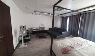 4 Schlafzimmern Reihenhaus zu verkaufen in Bang Khlo, Bangkok Esta Home Private Park