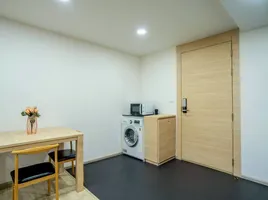 1 спален Кондо в аренду в Klass Silom Condo, Si Lom