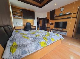 5 Schlafzimmer Haus zu verkaufen in Huai Khwang, Bangkok, Sam Sen Nok