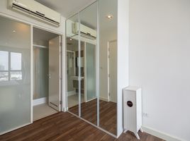 1 спален Кондо в аренду в The Room Sathorn-Taksin, Bang Yi Ruea, Тхон Бури, Бангкок, Таиланд
