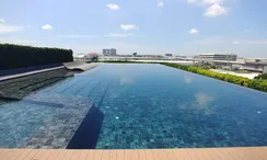 Фото 2 of the Communal Pool at Ideo Sukhumvit 115