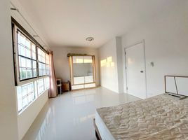 3 Schlafzimmer Reihenhaus zu verkaufen im Baan Pruksa 83 Boromratchonnanee-Sai 5, Bang Toei, Sam Phran