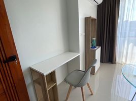 2 Bedroom Condo for sale at Thaweephol Tower, Chang Phueak