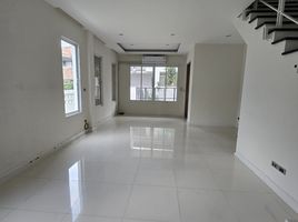 9 Schlafzimmer Reihenhaus zu vermieten in Bangkok, Lat Phrao, Lat Phrao, Bangkok