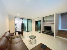 3 Bedroom Townhouse for sale at Nirvana Define Srinakarin-Rama 9, Saphan Sung, Saphan Sung