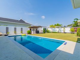 3 Schlafzimmer Villa zu verkaufen im Falcon Hill Luxury Pool Villas, Nong Kae