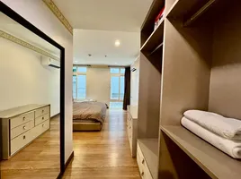 2 Schlafzimmer Wohnung zu verkaufen im Wattana Suite, Khlong Toei Nuea