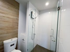 Studio Apartment for rent at Metro Sky Wutthakat, Talat Phlu, Thon Buri