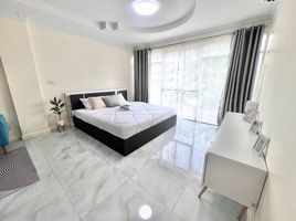 Studio Apartment for sale at Pornsawan Condotel, Wichit