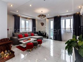 3 Schlafzimmer Appartement zu verkaufen im 3 BR Olympic Stadium apartment for rent, Ou Ruessei Ti Pir