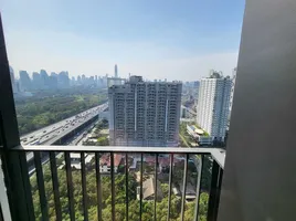 2 спален Кондо в аренду в Life Asoke Hype, Makkasan