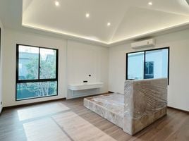 4 Schlafzimmer Haus zu verkaufen im Setthasiri Charan-Pinklao 2, Bang Khun Si