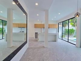 4 Bedroom Villa for sale in Phuket, Rawai, Phuket Town, Phuket