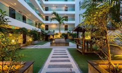 写真 2 of the Communal Garden Area at Laguna Bay 1