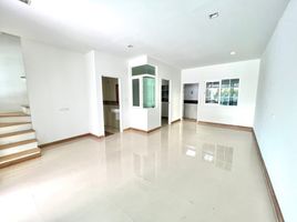 4 Bedroom Townhouse for sale at Golden Town 2 Bangna-Suanluang, Racha Thewa, Bang Phli