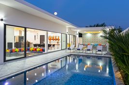 4 bedroom Villa for sale in Phuket, Thailand