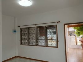 2 Schlafzimmer Reihenhaus zu verkaufen in Mueang Lamphun, Lamphun, Ban Klang