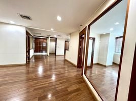 206.04 m² Office for rent at Ital Thai Tower, Bang Kapi, Huai Khwang