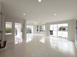 3 Bedroom House for sale at Mantana Pinklao-Rama 5, Bang Khun Kong