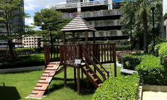 Фото 3 of the Communal Garden Area at Supalai Park Ekkamai-Thonglor