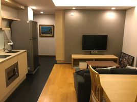 1 Schlafzimmer Appartement zu vermieten im Via Botani, Khlong Tan Nuea