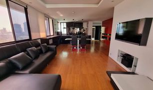 2 Bedrooms Condo for sale in Khlong Toei, Bangkok Lake Green Condominium