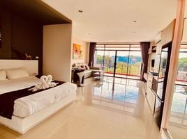 1 Schlafzimmer Wohnung zu vermieten im Naiharn Sea Condominium, Rawai