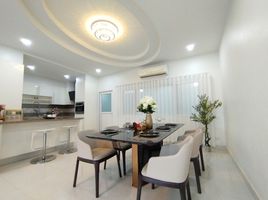 5 Bedroom House for sale at Lake Side Court 3, Pong