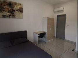 Studio Apartment for rent at Uni Villa 2, Sam Sen Nai