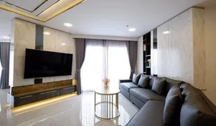 Кондо, 4 спальни на продажу в Huai Khwang, Бангкок Belle Grand Rama 9