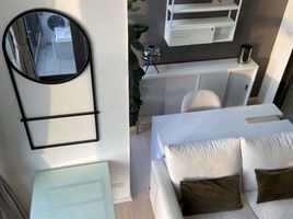 1 спален Кондо на продажу в Chewathai Residence Asoke, Makkasan
