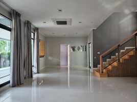 3 Bedroom Villa for sale at The Palm Pattanakarn, Suan Luang