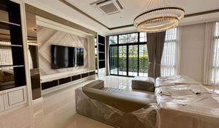 4 Bedrooms House for sale in Sala Thammasop, Bangkok The Palazzo Pinklao