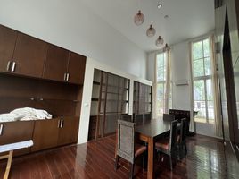 4 Schlafzimmer Reihenhaus zu vermieten im Baan Klang Krung (British Town -Thonglor), Khlong Tan Nuea