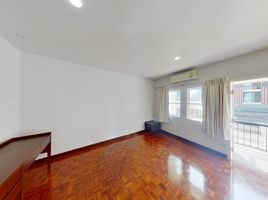 2 спален Кондо в аренду в S.V. Apartment, Lumphini