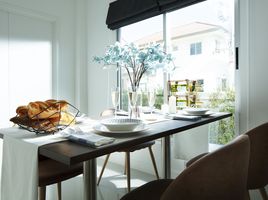 3 Schlafzimmer Reihenhaus zu verkaufen im Atoll Bali Beach (Motorway - Lat Krabang), Khlong Luang Phaeng, Mueang Chachoengsao, Chachoengsao
