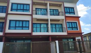 3 Bedrooms Townhouse for sale in Khlong Kum, Bangkok 