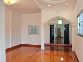 2 Schlafzimmer Villa zu verkaufen in Mueang Surin, Surin, Nai Mueang, Mueang Surin, Surin