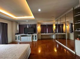 4 Schlafzimmer Wohnung zu verkaufen im Baan Kasemsan 1, Wang Mai