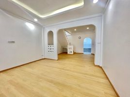 2 спален Дом for sale in Бангкок, Hua Mak, Банг Капи, Бангкок